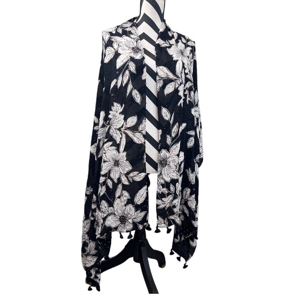 Isaac Mizrahi Live Floral Bloomcore Textured Boho Scarf Wrap Shawl - Picture 2 of 9